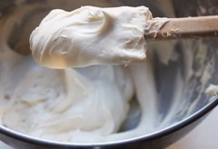 Cream Cheese Frosting Recipe – How to Make Easy Cream Cheese Frosting for Cakes