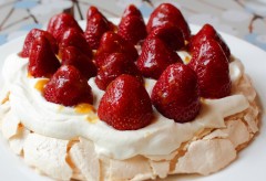 Pavlova – Fresh Strawberry Pavlova Recipe – Easter Dessert Special